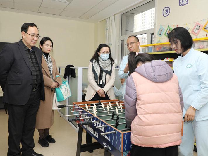 中国中医药报社一行到西安中医脑病医院参观调研
