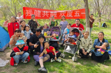 欢快的新疆舞，见证中俄患者间绽放的友谊之花