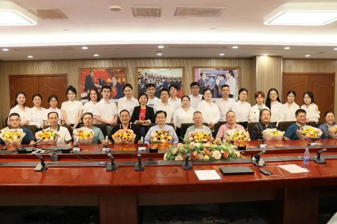 陕西中医药大学2024届中西医临床专业脑病方向硕士研究生学位论文答辩会在西安中医脑病医院举行