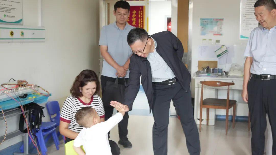 新疆生产建设兵团第六师残疾人联合会理事长江广利一行到新疆长安中医脑病医院参观交流