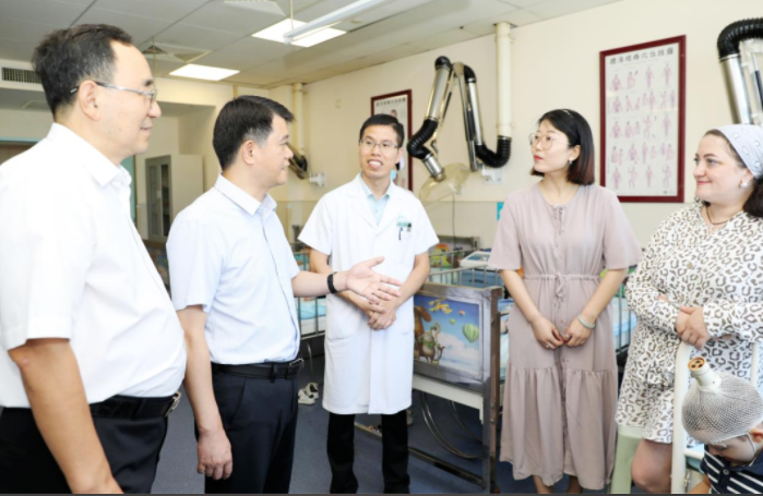 陕西省卫生健康委党组成员、副主任余立平来西安中医脑病医院调研