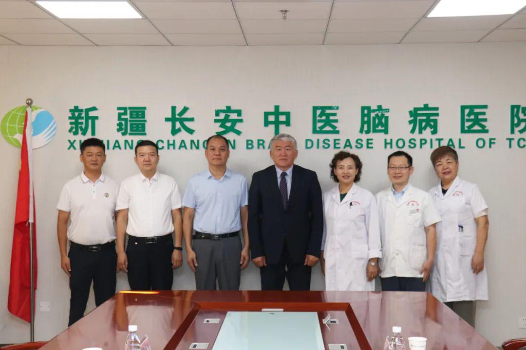 哈萨克斯坦阿斯塔纳医科大学传统医学中心主任热尔达斯拜·叶尔兰到访新疆长安中医脑病医院
