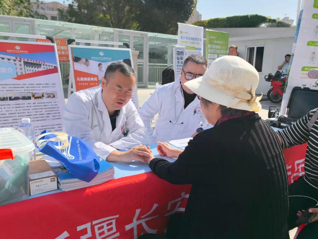 新疆长安中医脑病医院参加全国科普日中医义诊活动