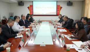 新疆乌鲁木齐市新市区人大常委会党组书记张德宏一行到新疆长安中医脑病医院参观调研