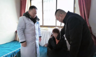 渭南岐奥丰脑病康复医院为残疾少年上门送康复