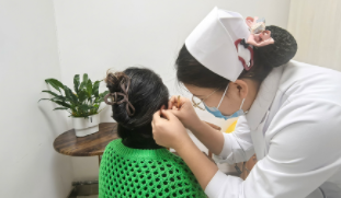 新疆长安中医脑病医院举办“寒冬送温暖，迎春送健康，百人中医体验”惠民活