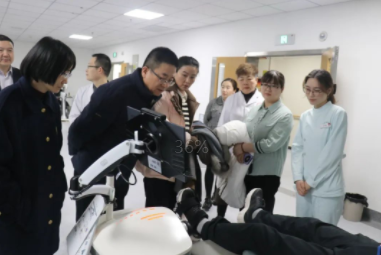 新疆医科大学第七附属医院到新疆长安中医脑病医院参观交流